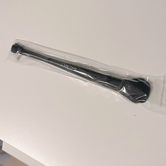 New! Lancome Duo Blush Contour & Eyeshadow Brush Full Size - Sealed - Picture 1 of 2